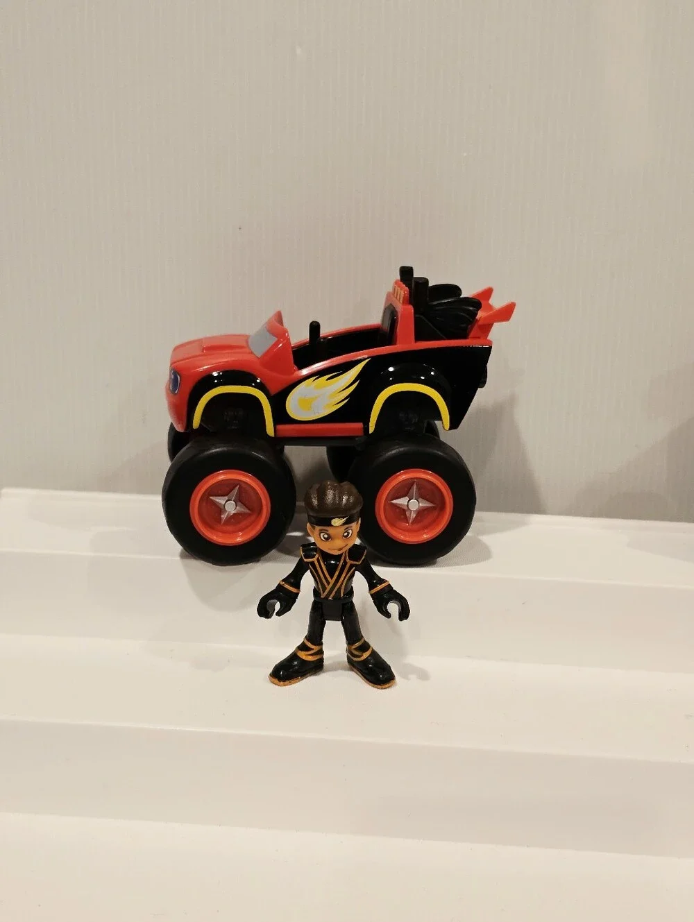 Blaze and The Monster Machines Ninja Blaze and AJ Set